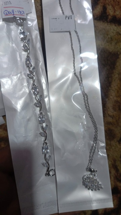 Tulip Bracelet With Swan Necklace