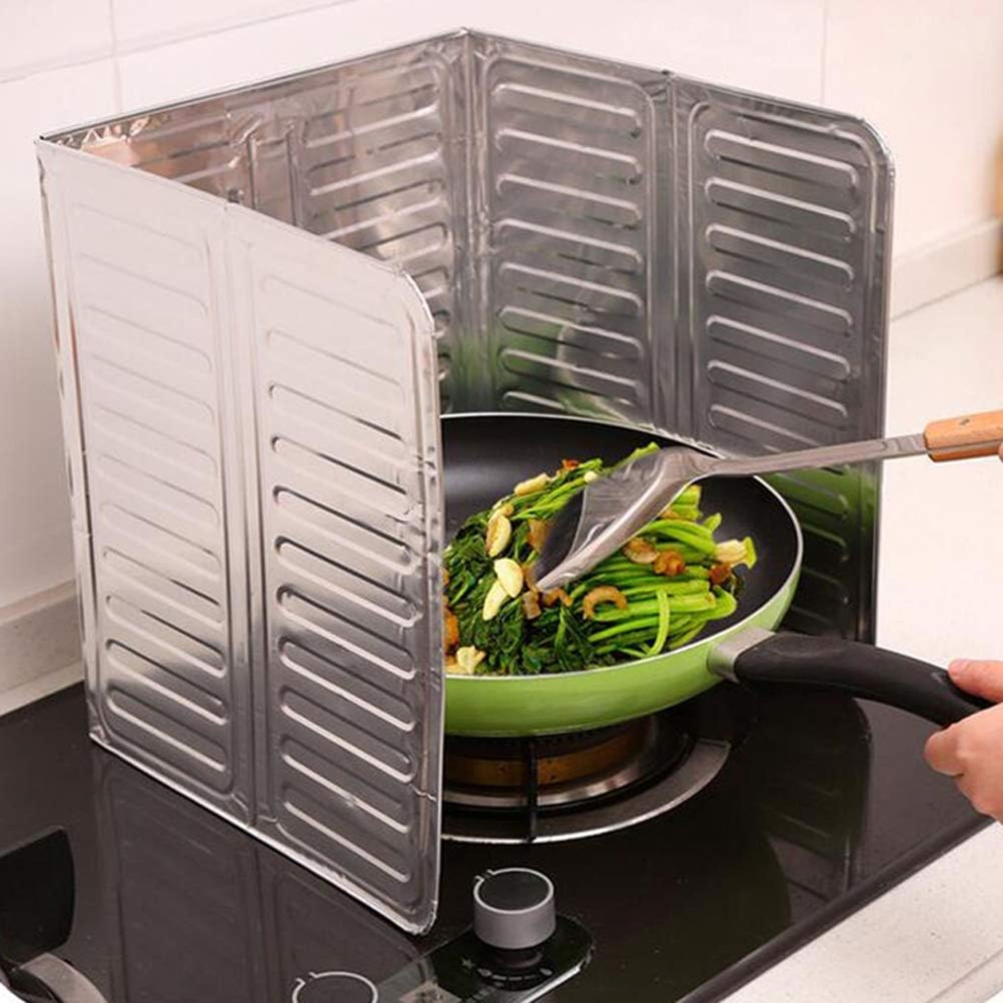 Foldable stove oil splatter guard