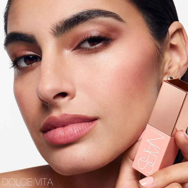 Hydrating buildable liquid blush