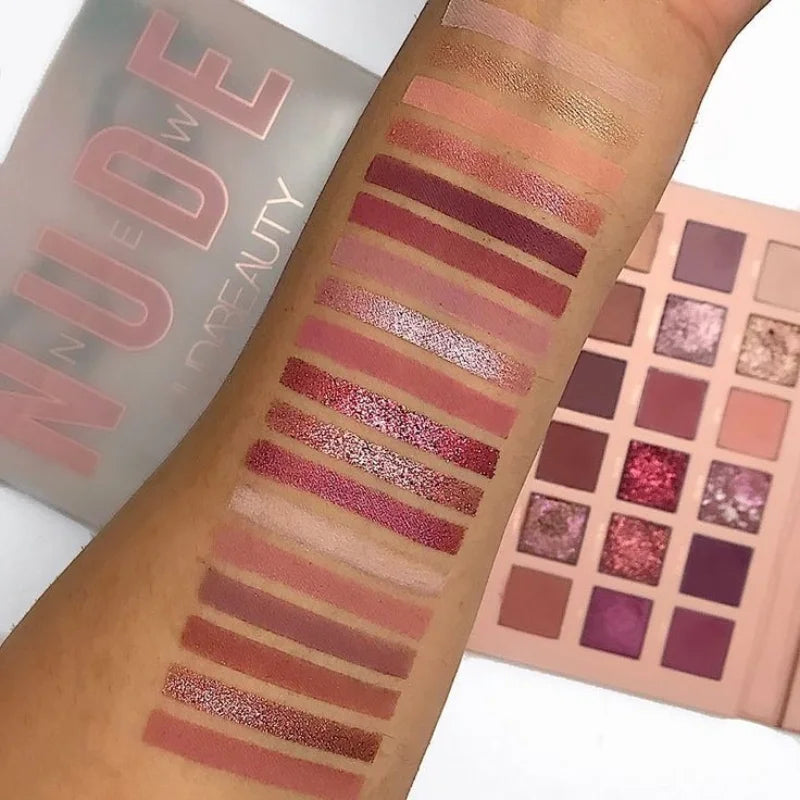 Versatile pigmented eye palette